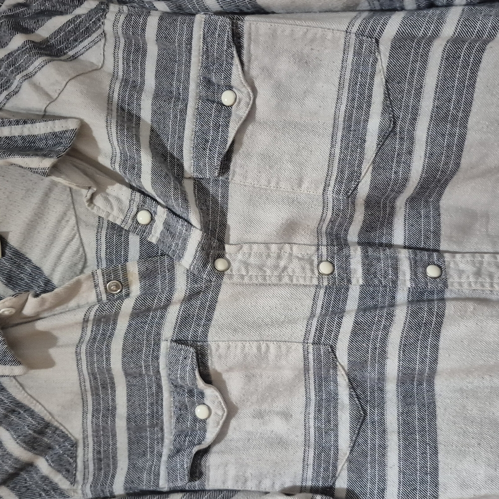 Women's Flannel TNA Button-Up Shirt